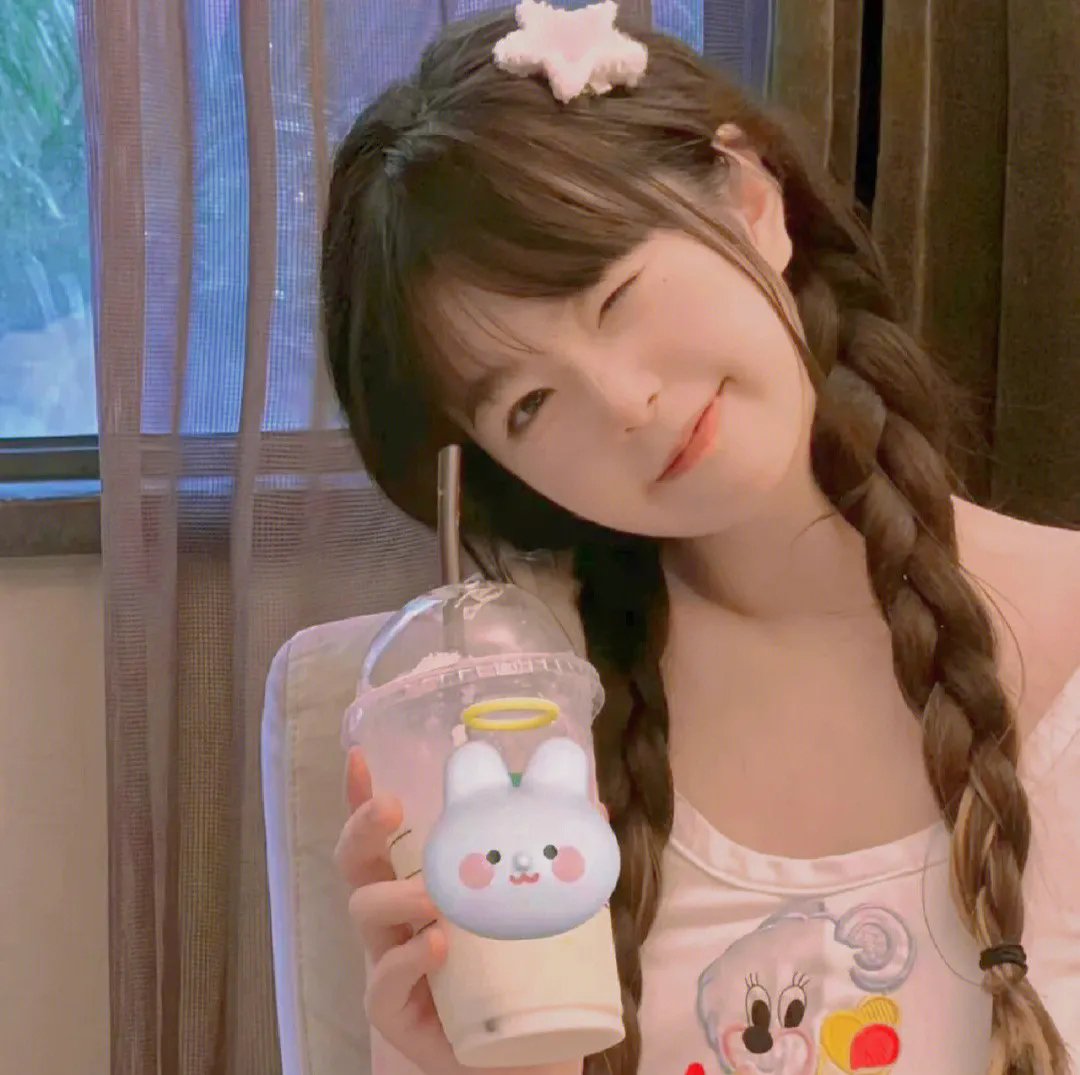 龙纹身的女孩